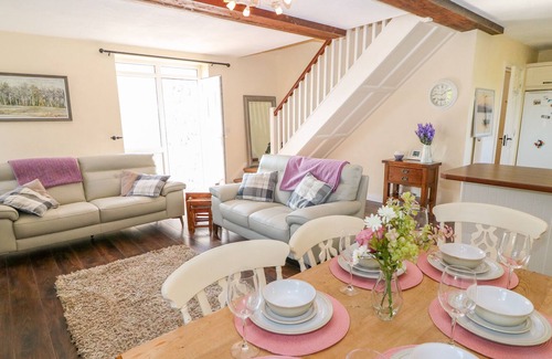Dromineer House | SHANNONVALE COTTAGE, family friendly in Nenagh, County Tipperary