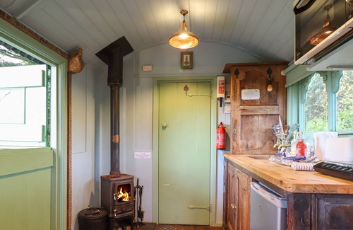 Newcastle-on-Clun Cottage | SHANTI, pet friendly, character holiday cottage in Beguildy