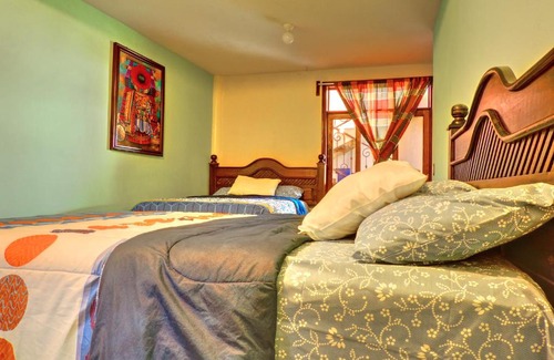 San Pedro La Laguna Hotel | SHANTI SHANTI Hotel & Restaurante
