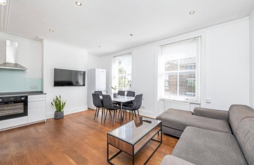 Elephant and Castle Apartment | Shard View on Patio! 4 BedRoom Premium Flat in Cen