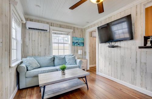 Harbordale House | Shared Pool and Backyard Small and Cozy Guest House