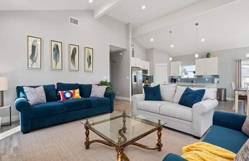 Bella Vista House | Shared Pool, Pet Friendly, Water View