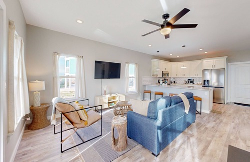 Bella Vista House | Shared Pool, Pet Friendly, Water View