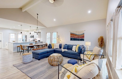 Bella Vista House | Shared Pool, Shared Hot Tub, Pet Friendly
