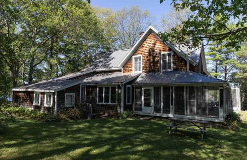 Leeds and the Thousand Islands House | Sheep Island's Homestay