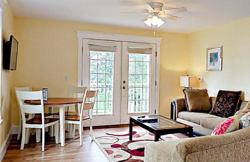 Edgecomb Apartment | Sheepscot Gardens