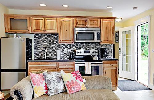 Edgecomb Apartment | Sheepscot Gardens