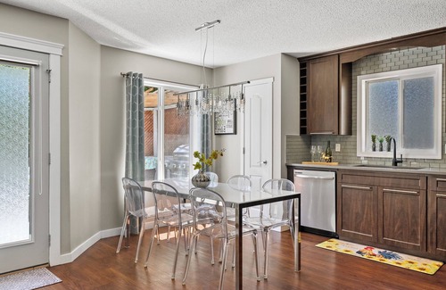 Southeast Calgary House | Sheer Perfection By QUARRY PARK Sleeps 8!
