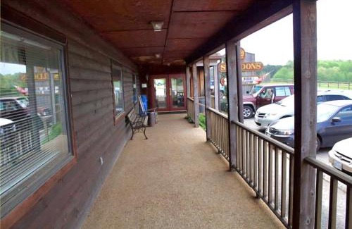 Keysville Hotel | Sheldon's Motel by OYO Keysville Near Hwy 360