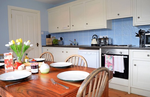 Colintraive Cottage | Shelduck Cottage, shoreline location, pet friendly, sleeps 7