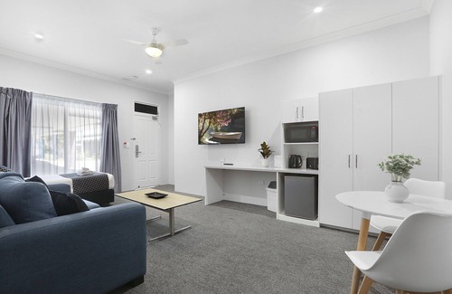 Shellharbour Hotel | Shellharbour Village Motel