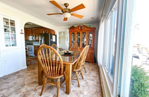 Oak Harbor House | "SHELLSEEKER" 4 BED LAKEFRONT PRIVATE BEACH SLEEPS 14 plus