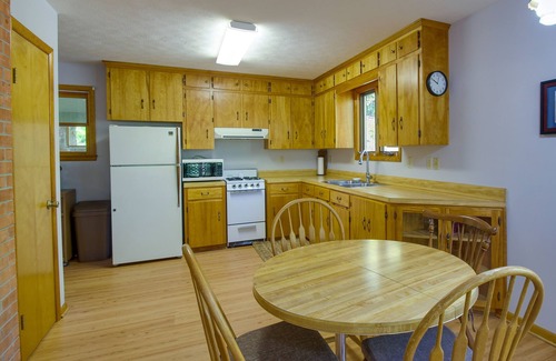 Elkton Cabin | Shenandoah National Park: Cabin w/Patio!