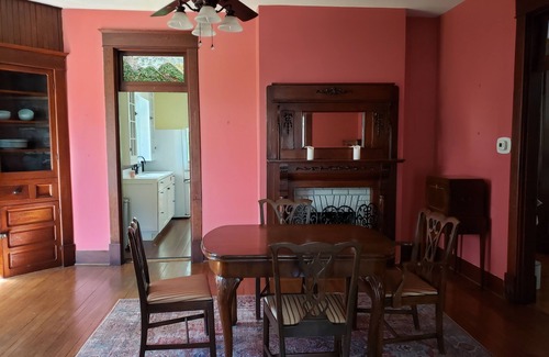 Edinburg House | Shenandoah Sweet - Enjoy Spring blossoms in the Valley!