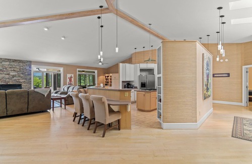 Woodstock Cabin | Shenandoah Valley Cabin with Hot Tub, Pool, River Access, and Mountain Viewsn