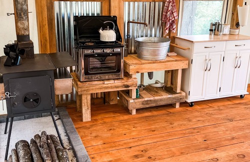 Singers Glen House | Shenandoah Valley Cozy Sunrise Glamping Tent