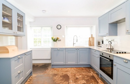 Brushford Cottage | SHEPHERDS COTTAGE, pet friendly, with open fire in Dulverton