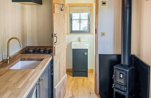 Tilney Fen End Cottage | Shepherds Hut - UK49729
