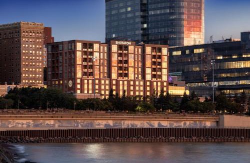 Downtown - Waterfront Hotel | Sheraton Duluth Hotel
