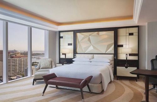Ermita Night District Hotel | Sheraton Manila Bay