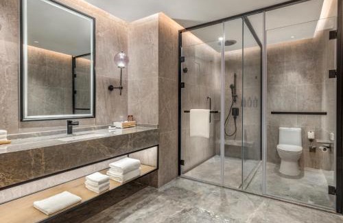 Dianbai District Hotel | Sheraton Maoming Hot Spring Resort