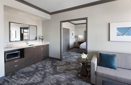 Guildford Hotel | Sheraton Vancouver Guildford Hotel