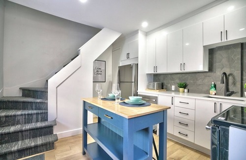 Sherbrooke Apartment | Sherby LUX: Central, Parking, Renovated, Sleeps 6