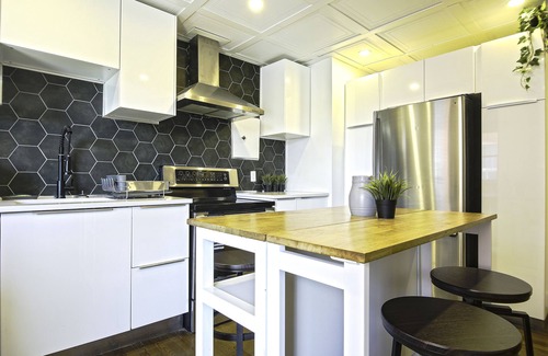 Sherbrooke Apartment | Sherby Prestige/King Bed/Central/Sleeps 6
