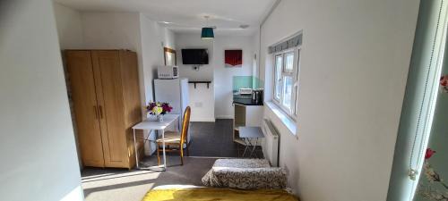 Barrow-on-Trent Apartment | Sheridan House - Self contain flats Long or Short Stay Special Rate Available
