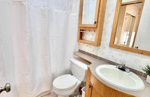 Sherkston House | Sherkston Shores Retreat, Sleeps 6, Walk to the beach, Firepit