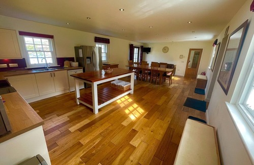 Newtonmore Cottage | Sherrabeg Cottage - a cottage that sleeps 8 guests in 4 bedrooms