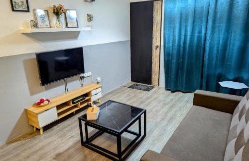 Taman Kota Masai House | Shines GuestHouse 3Br with Outdoor Chilling