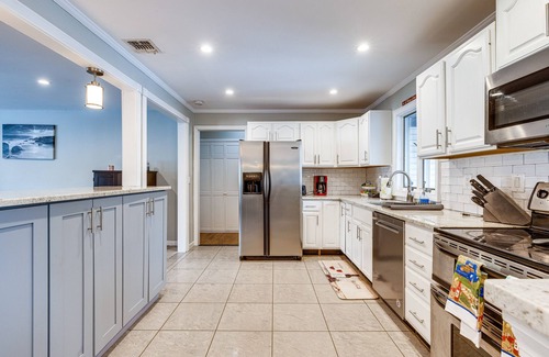 Shirley House | Shirley Vacation Rental w/Hot Tub, 7 Mi to Beach!
