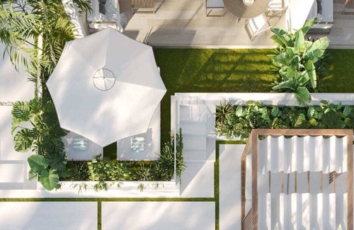 Gibbes Villa | Shoestring Summary: N