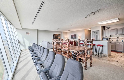 Fort Worth Condo | Shop & Dine: Fort Worth Condo w/Racetrack Views!