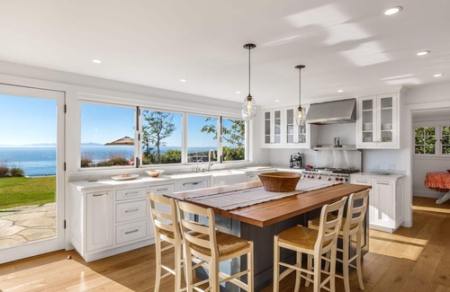 The Mesa House | SHORELINE BLISS - Oceanfront - Private Peninsula - Pet Friendly - Bikes