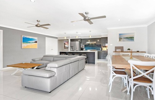 Fingal Bay House | Shoreline Retreat - A haven for relaxation and family fun