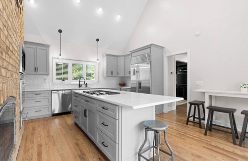 Huntersville House | Shoreway Cove by AvantStay | Waterfront, Pool, Dock