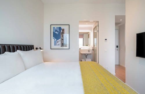 Zuidas Hotel | Short Drive to Royal Palace Amsterdam! Fully-equipped Kitchen