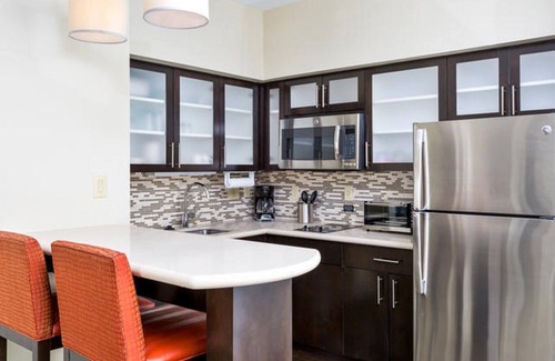 College Station Condo | Short Drive to Texas A&M | Outdoor Pool + Business Center