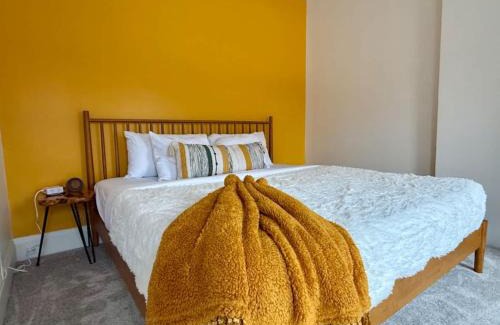 Victorian Village House | Short North Convention King Bed Free Parking!