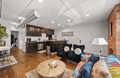 Short North Condo | Short North Lounge - Stay for 2