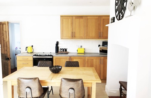 St Davids House | Short stay summer breaks available!