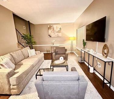 Fondren Apartment | Short Walk to JSU Stadium, Hospitals, and Bars in Fondren