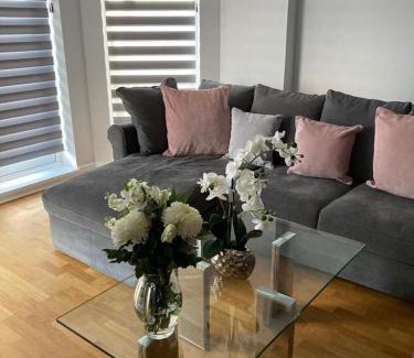 Carlyon Bay Apartment | Shorthorn Apartment, 53a Sea Road