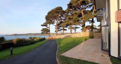 Carlyon Bay Apartment | Shorthorn Apartment, 53a Sea Road