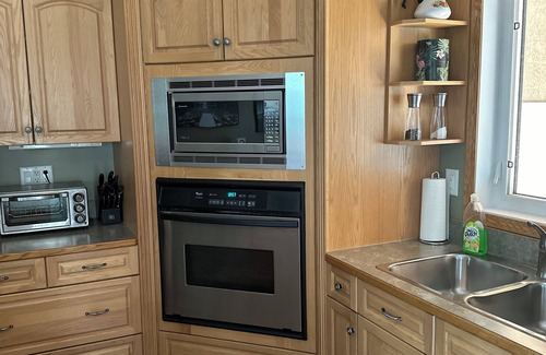 Nordegg House | Shunda Creek Place is 5 star VBRO mountain retreat.