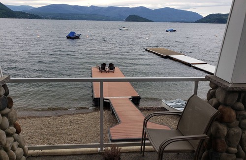 Celista House | SHUSWAP LAKE BEACH FRONT /PRIVATE DOCK n50% OFF $199 NIGHT REG $398