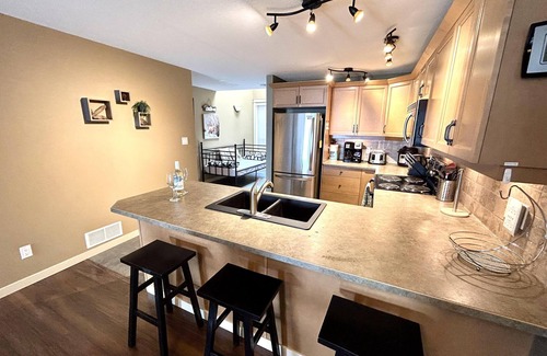 Scotch Creek House | Shuswap Lakeside Retreat - Waterfront - Shuswap Vacations and Sledding Accommodation