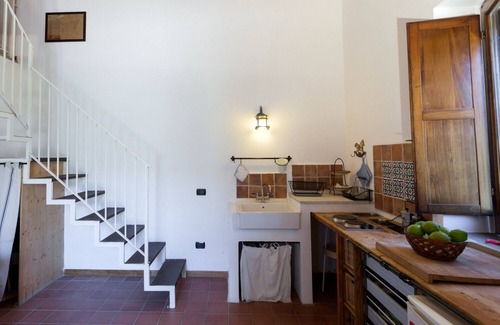 Capri Leone House | Sicily farmholidays:CASA DELLA PALMA,farmhouse with pool few minutes to the sea